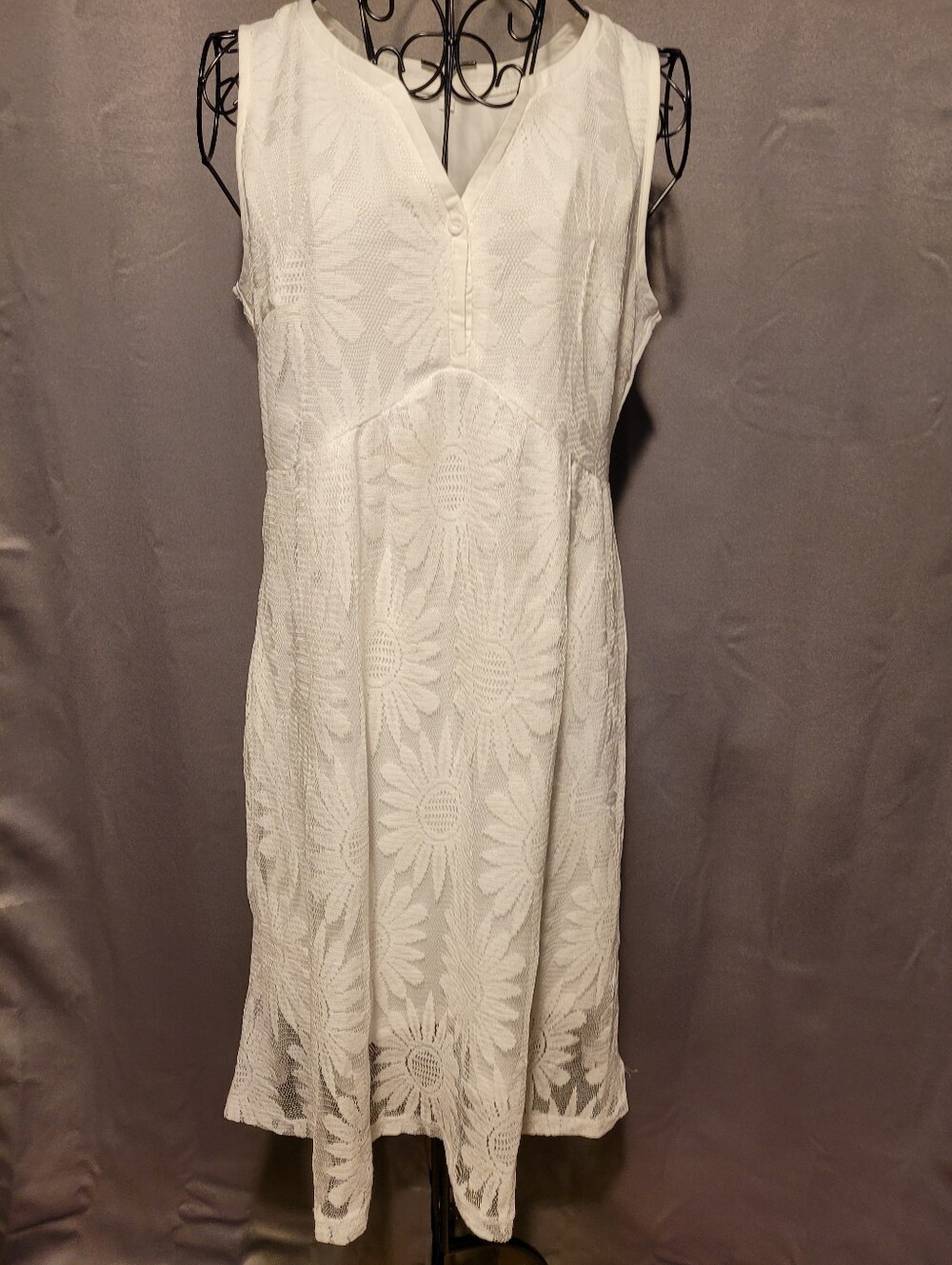 Women’s White Floral Lace Sleeveless Dress